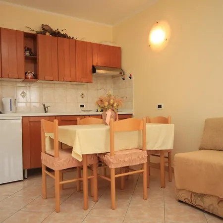 With A Parking Space Tar, Porec - 7026 Appartamento Tar-Vabriga